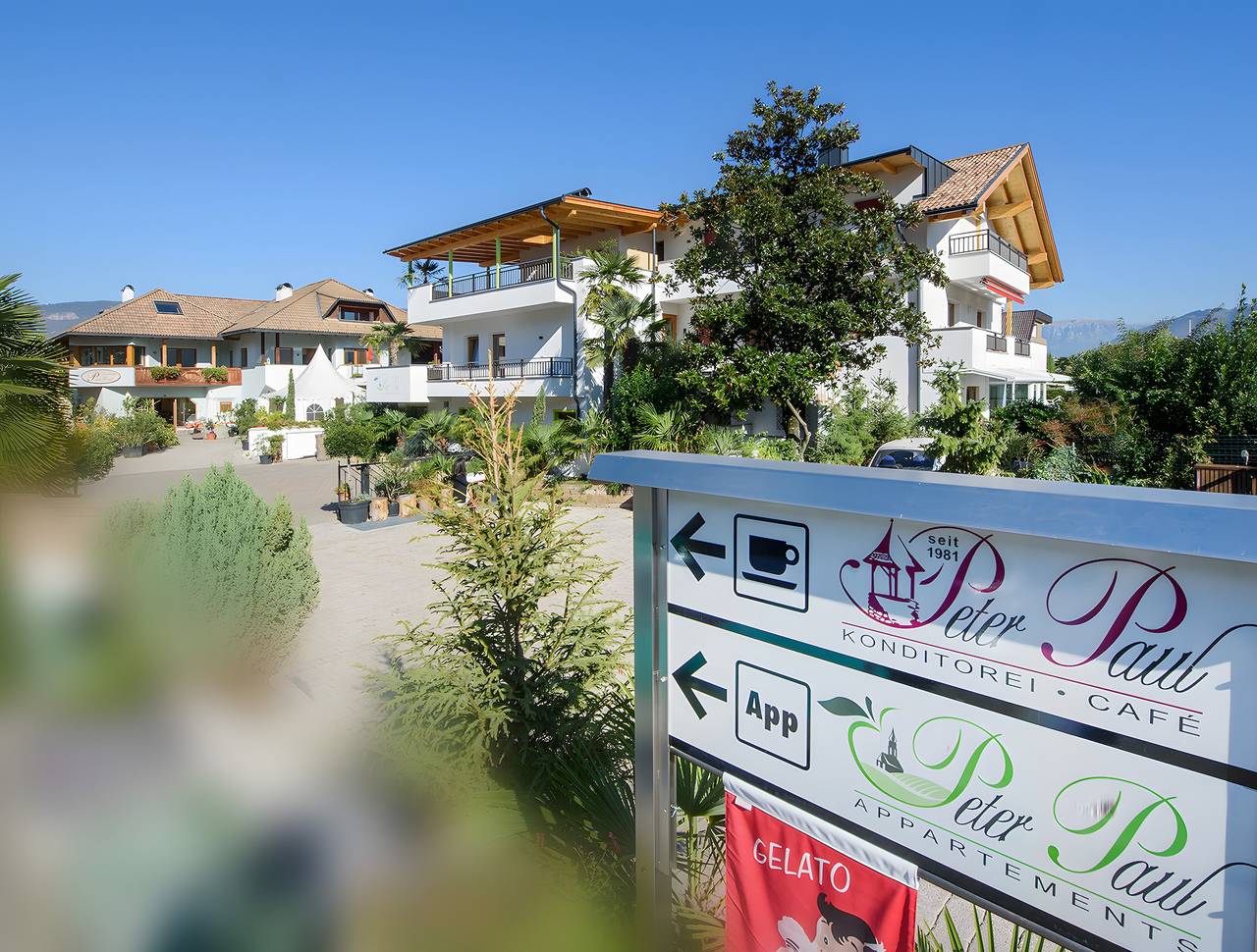 Ganze Wohnung, Ferienwohnung 'Peter Paul Terrasseapp Burgenblick' mit Bergblick und Terrasse in St. Pauls, Eppan an der Weinstraße