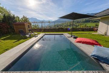 Villa pour 6 personnes, avec piscine ainsi que vue sur le lac et jardin, animaux acceptés en Haute-Savoie