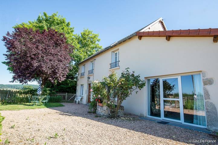 Gîte pour 7 personnes, avec Terrasse ainsi que Jardin et Vue à Saint-Julien-la-Geneste