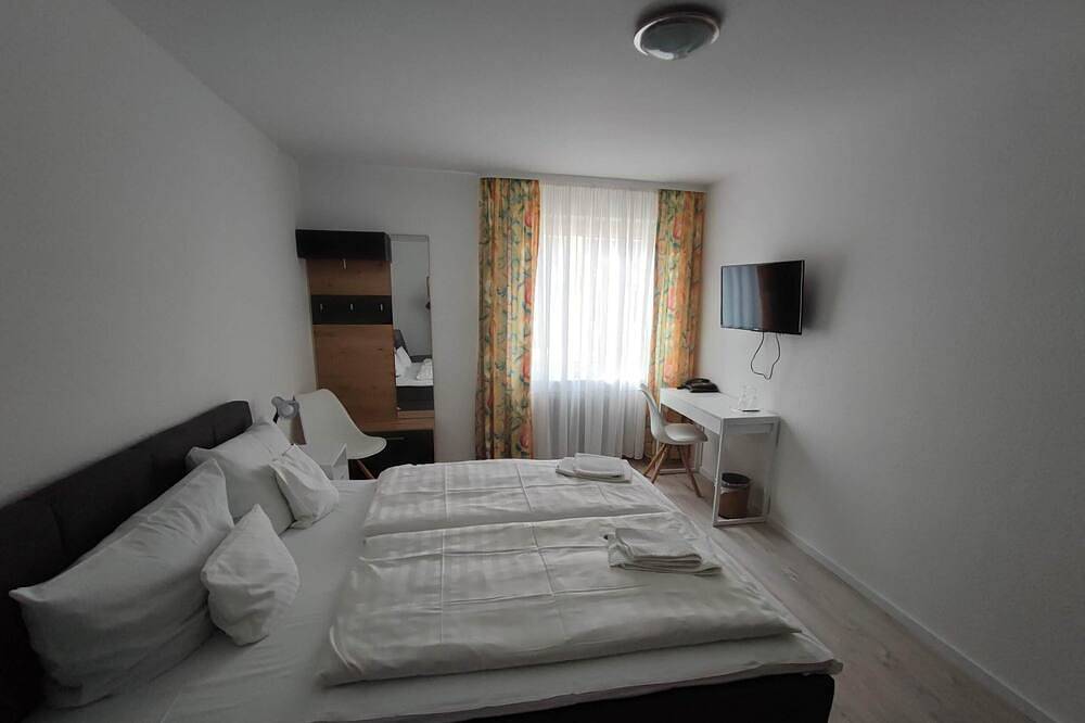 Familienzimmer mit eigenem Bad in Rastatt, Nordschwarzwald