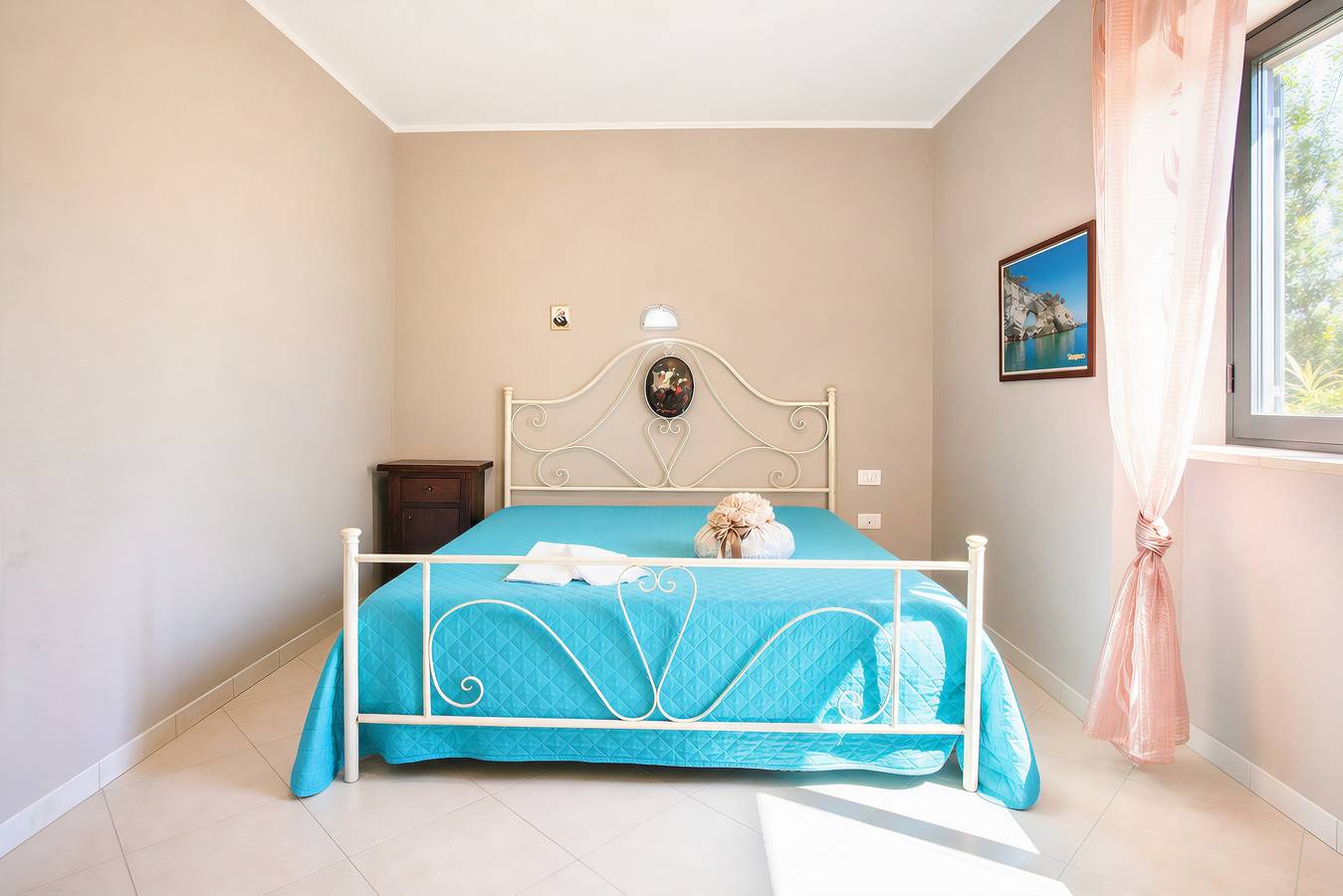 Appartamento intero, 'Casa Mimosa . Villa Mapa' con vista mare, Wi-Fi e aria condizionata in Vieste, Gargano