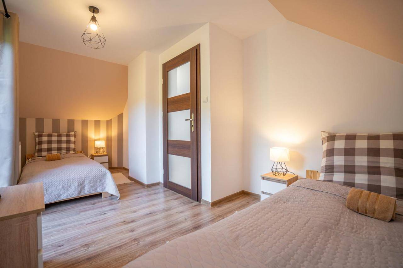 Domki Na Skale z widokiem na panoramę Karkonoszy in Szklarska Poręba, Sudeten (Polen)