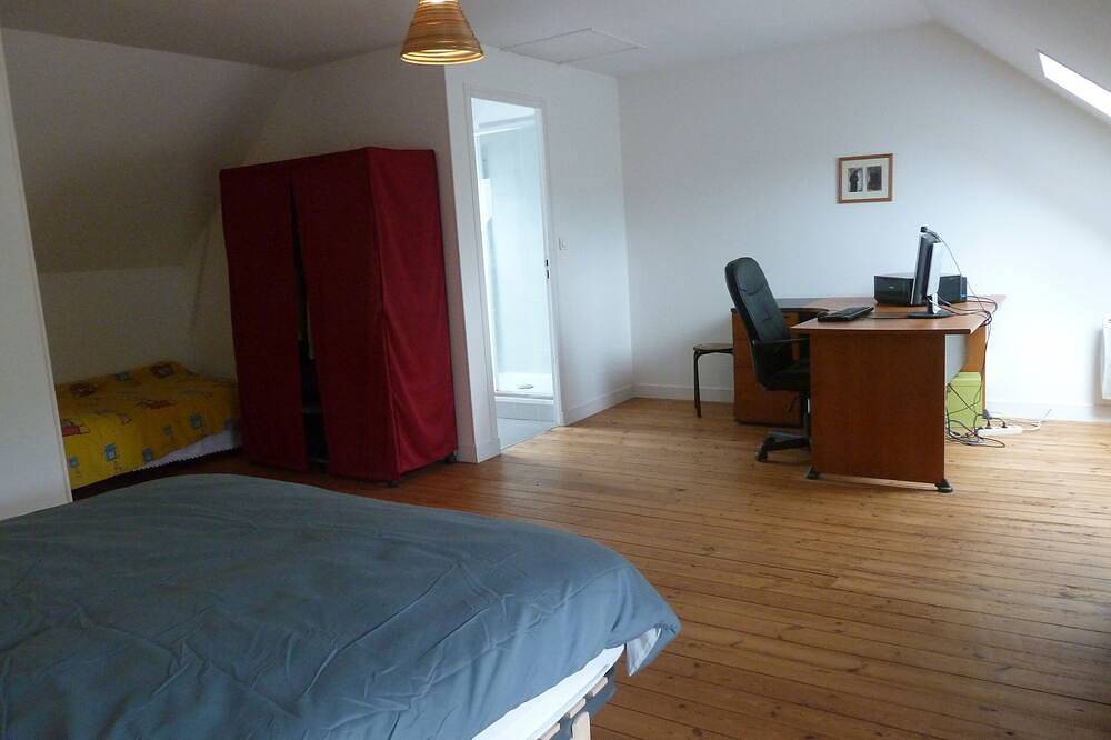 Bright house near the Rance - 3 bedrooms, master suite, south-facing courtyard in Pleudihen-sur-Rance, Región de Dinan