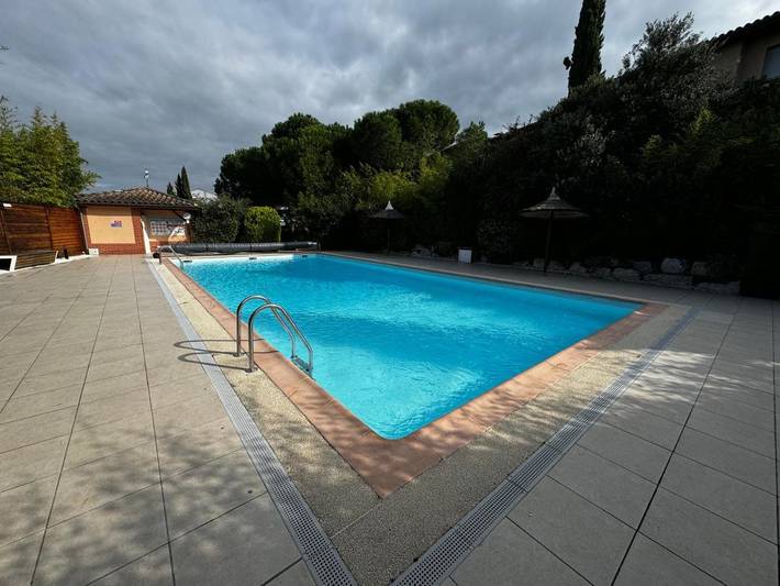 Ferienwohnung für 2 Personen, mit Terrasse und Garten sowie Pool