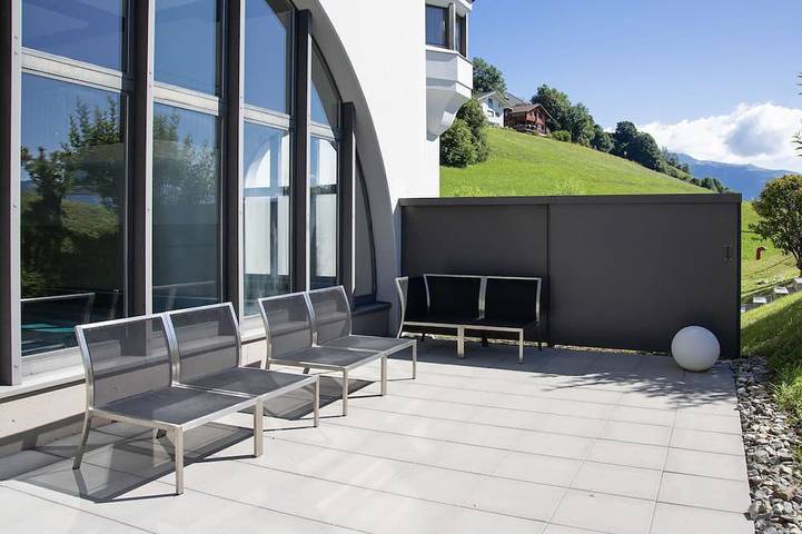 Ferienwohnung für 2 Personen, mit Balkon und Garten sowie Pool in Falera