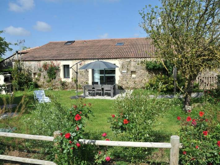Gîte pour 4 personnes, avec Jacuzzi et Terrasse ainsi que Jardin et Piscine à Soullans