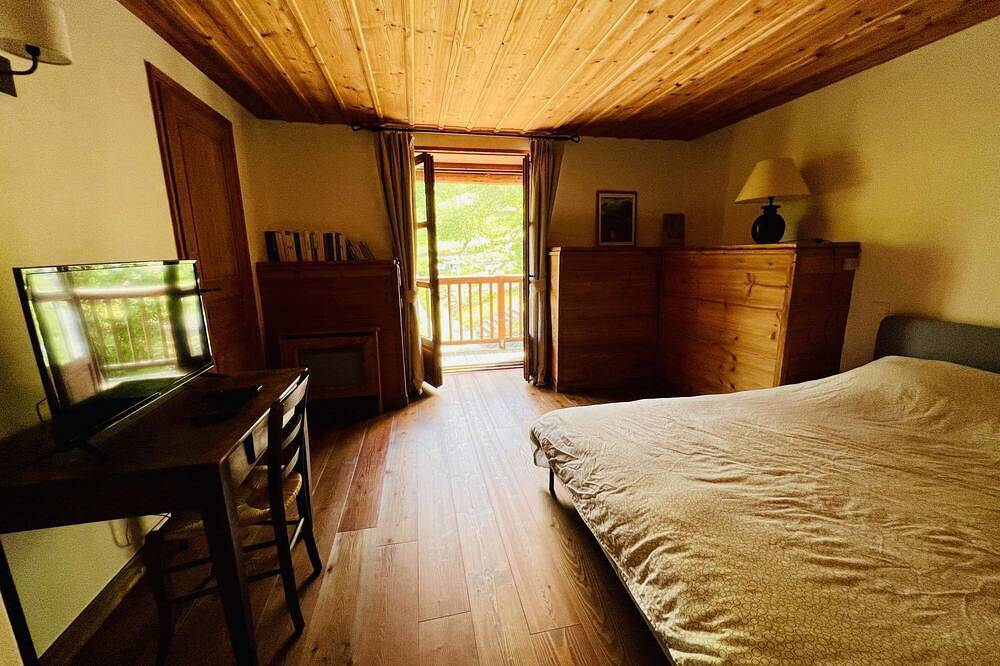Charming Savoyard chalet in a quiet area with mountain views in Sainte-Foy-Tarentaise, Albertville region