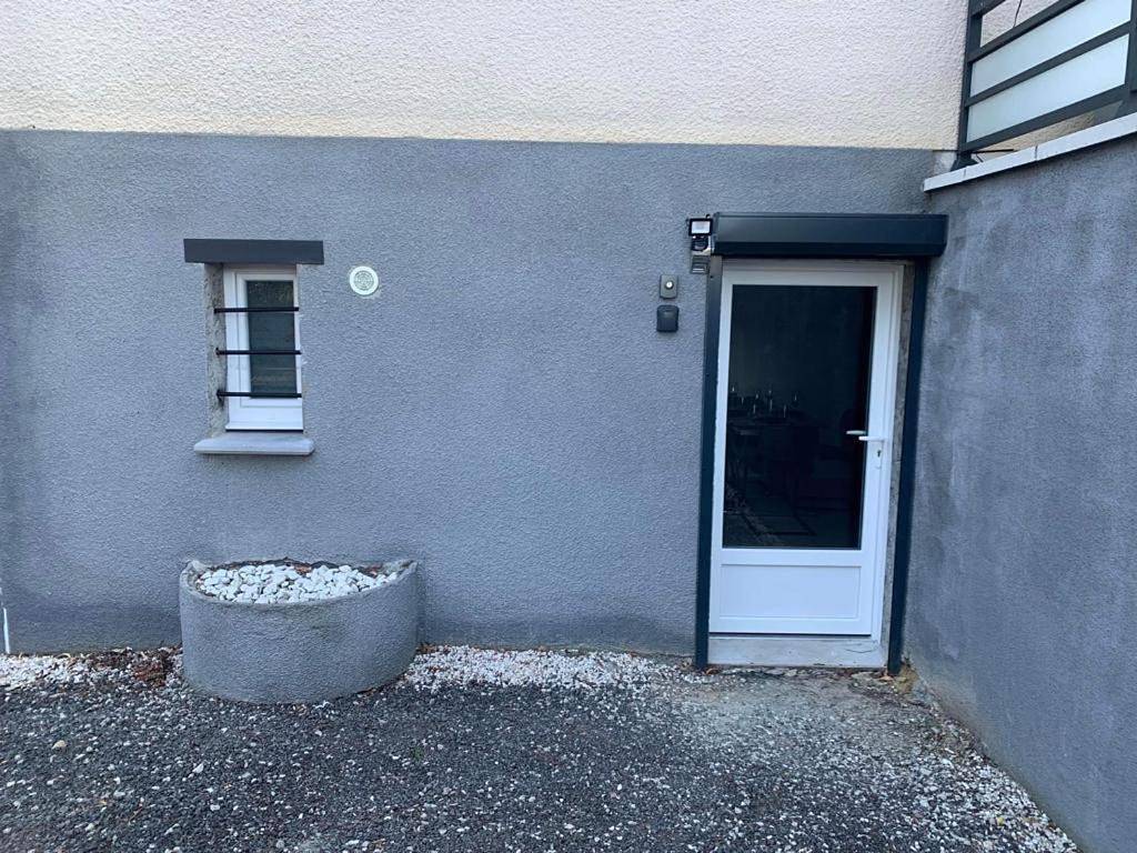 Appartement entier, Sous-sol aménagé tout équipé avec jardin & parking in Berteaucourt-les-Dames, Région d'Amiens