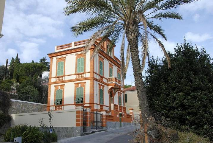 B&b per 3 persone, con Idromassaggio e Terrazza nonché Giardino a Bordighera