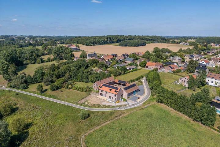 Location de vacances pour 25 personnes, avec vue ainsi que jardin et terrasse à Leeuw-Saint-Pierre
