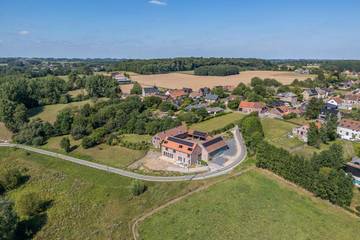 Gîte pour 25 personnes, avec jardin ainsi que terrasse et vue à Leeuw-Saint-Pierre