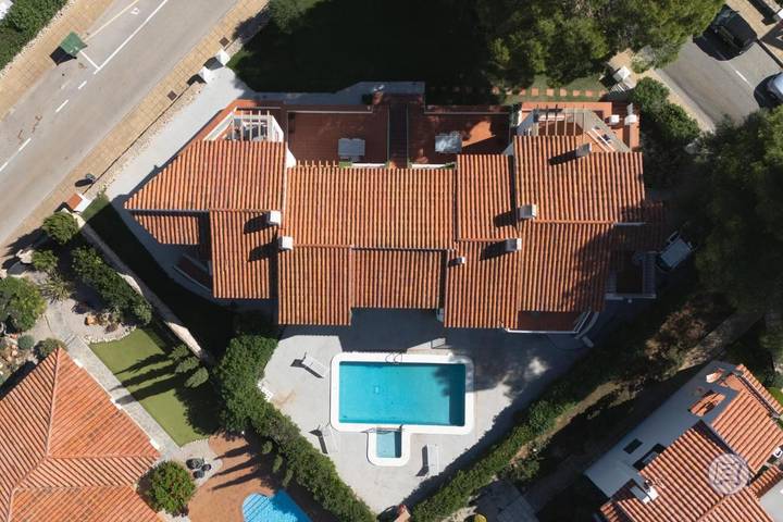 Apartamento para 4 personas, con Balcón y Terraza además de Jardín y Piscina en Serpentona