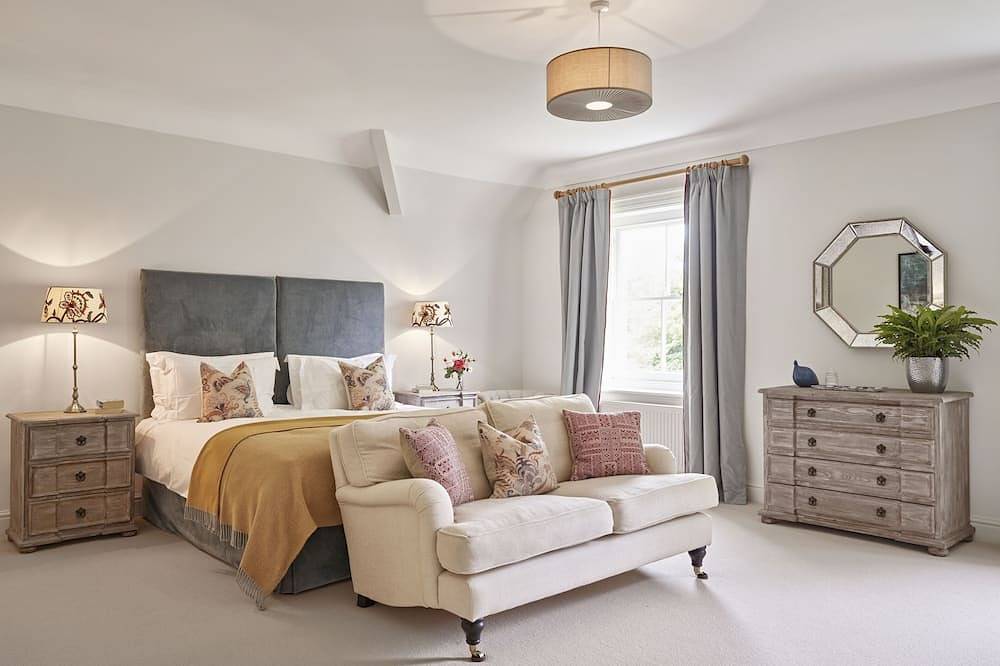 Luxury Country Manor House with private grounds and swimming pool in Dorset
