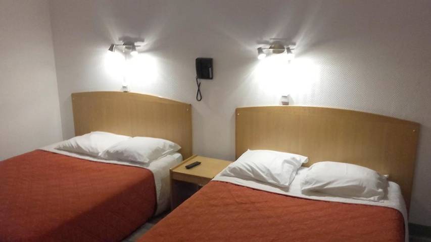 Hôtel pour 2 personnes, avec terrasse, animaux acceptés à Aubusson - 3