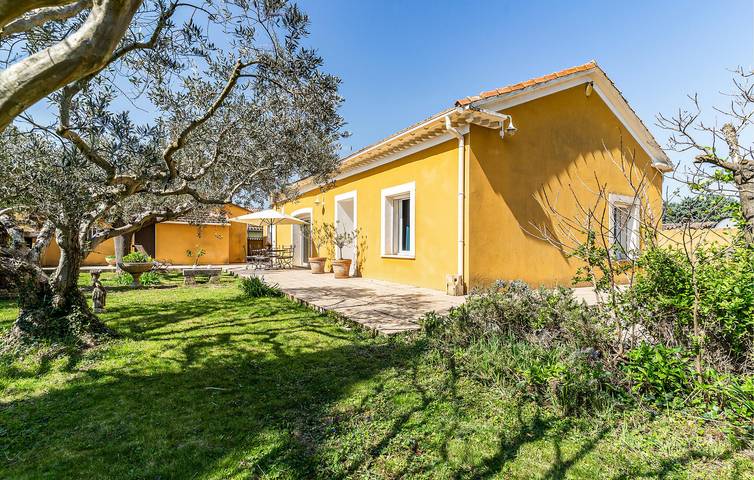 Vakantiehuis voor 4 personen, met Terras in Noves