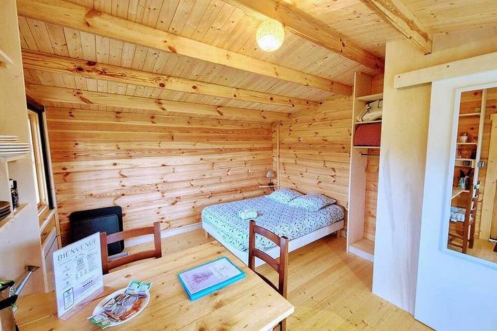 Gîte pour 2 personnes, avec jardin dans Rochetrejoux - 4