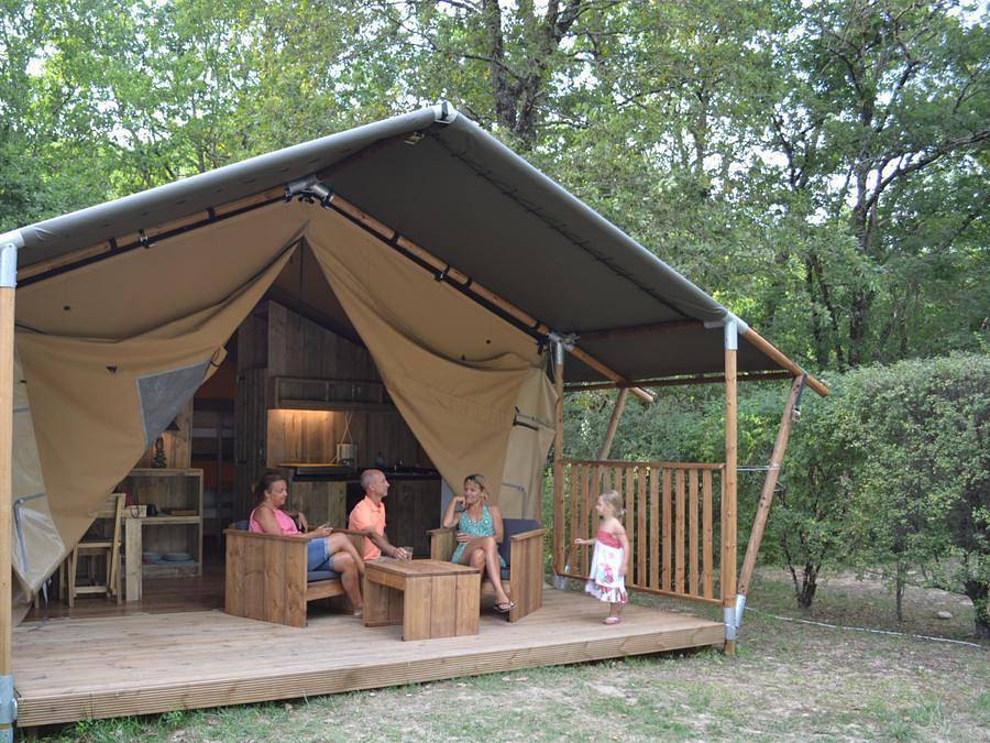 Camping  le Rousieux - Tente en toile et en bois 4 personnes - Lodge Safari - 25m² - 2 chambres + terrasse 10m2 in Serviès, Région de Castres