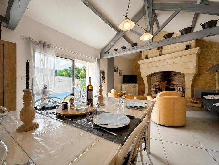 Location de vacances pour 6 personnes, avec Balcon ainsi que Terrasse et Piscine à Biras