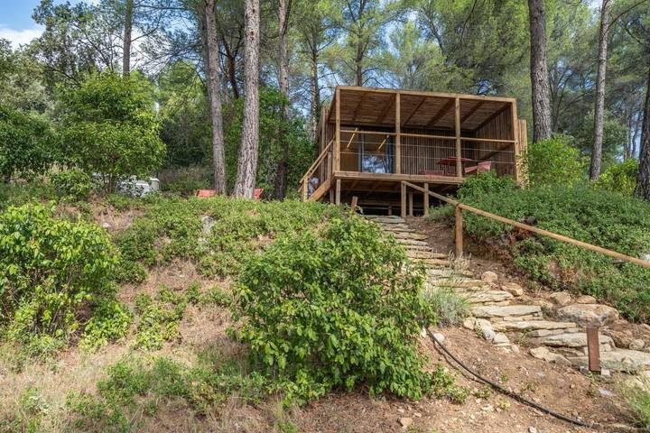 Location de vacances pour 2 personnes, avec Balcon et Jacuzzi ainsi que Terrasse et Jardin