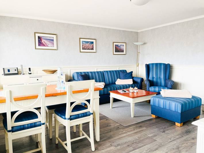 Ganze Wohnung, 2-Zimmer-Apartment mit überdachtem Balkon und "kleinem" Meerblick in Westerland in Westerland, Sylt (Gemeinde)