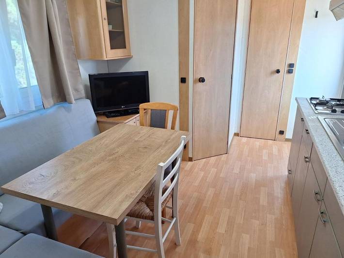 Camping pour 5 personnes, avec jardin ainsi que vue et terrasse à Pirovac - 4