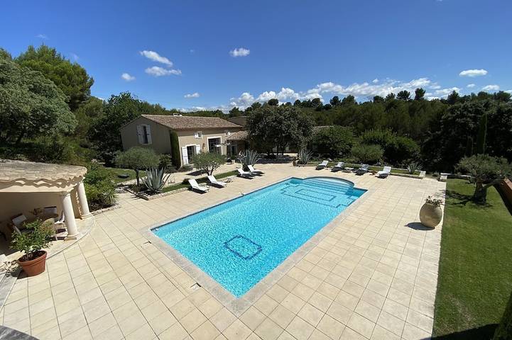 Location de vacances pour 13 personnes, avec Balcon et Jardin à Aurons