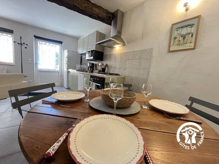 Gîte pour 4 personnes, avec piscine et jardin