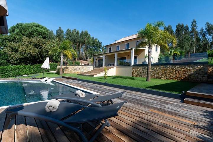 Casa de férias para 6 pessoas, com piscina e vista e ainda jardim and varanda em Figueiró dos Vinhos