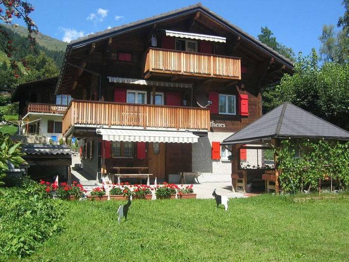 Ferienhaus für 4 Personen, mit Balkon und Garten in Brig