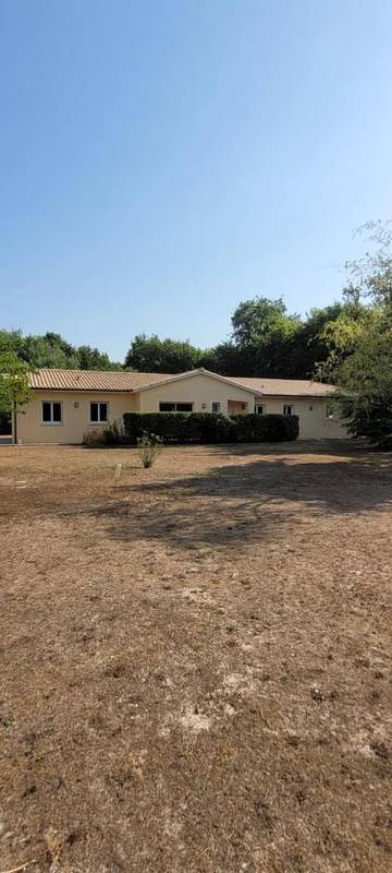 Location de vacances pour 8 personnes, avec vue et jardin, animaux acceptés à Saint-Vivien-de-Médoc