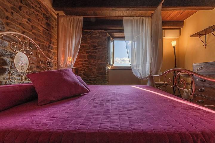 Fegefeuerhaus, rustikaler Stein für 4 Personen auf dem Land in Ortignano Raggiolo, Casentino