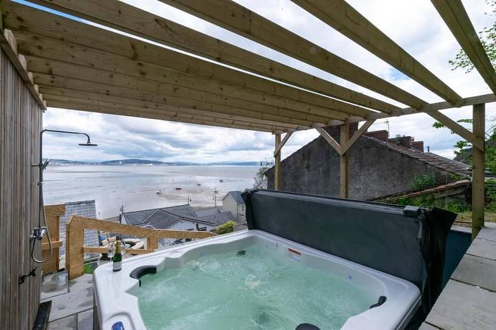 Cottage for 8 people, with garden and hot tub in Mumbles