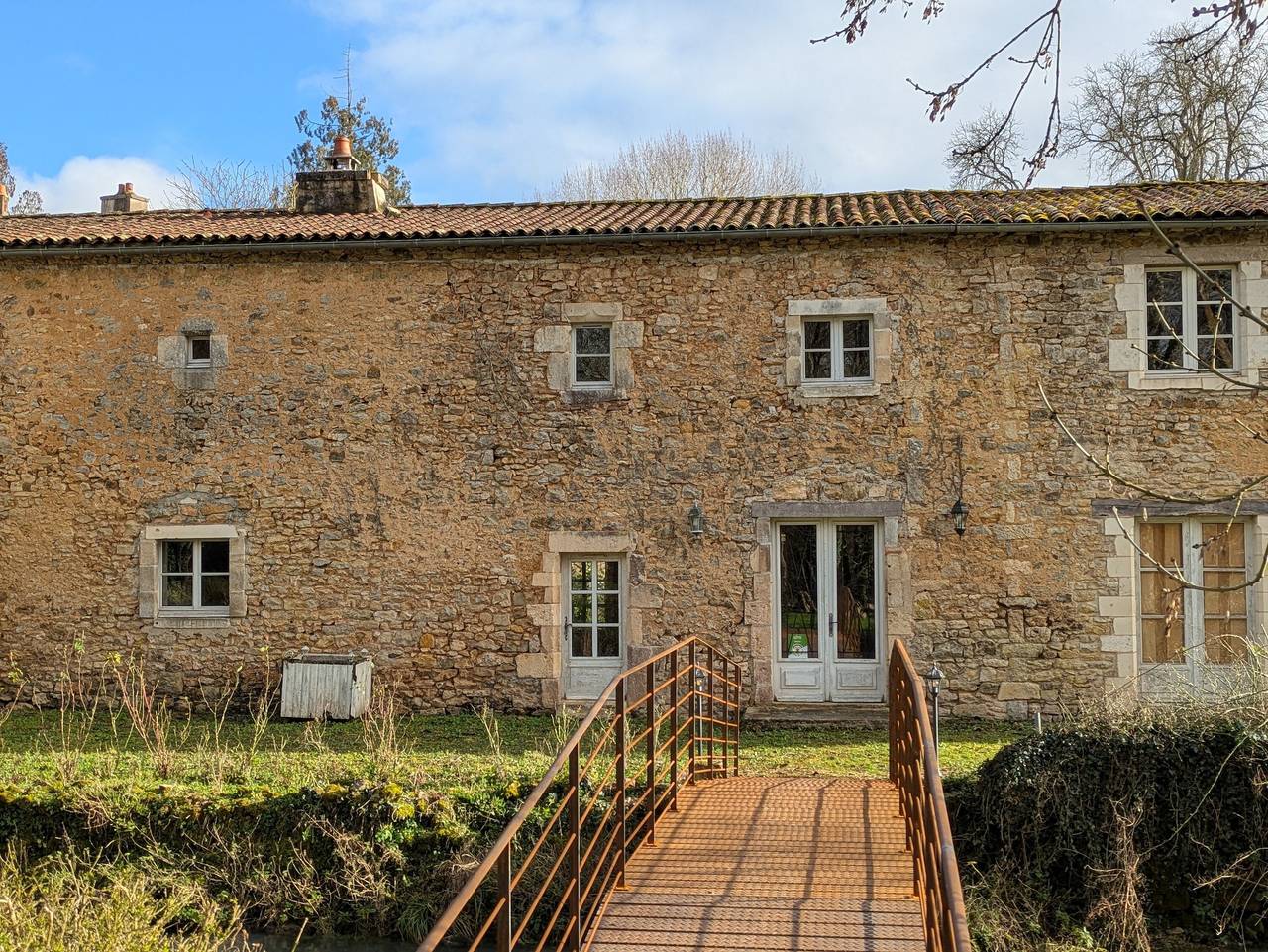 Gîte de Cercigny con terraza privada, Wi-Fi y aire acondicionado in Vivonne, Vienne
