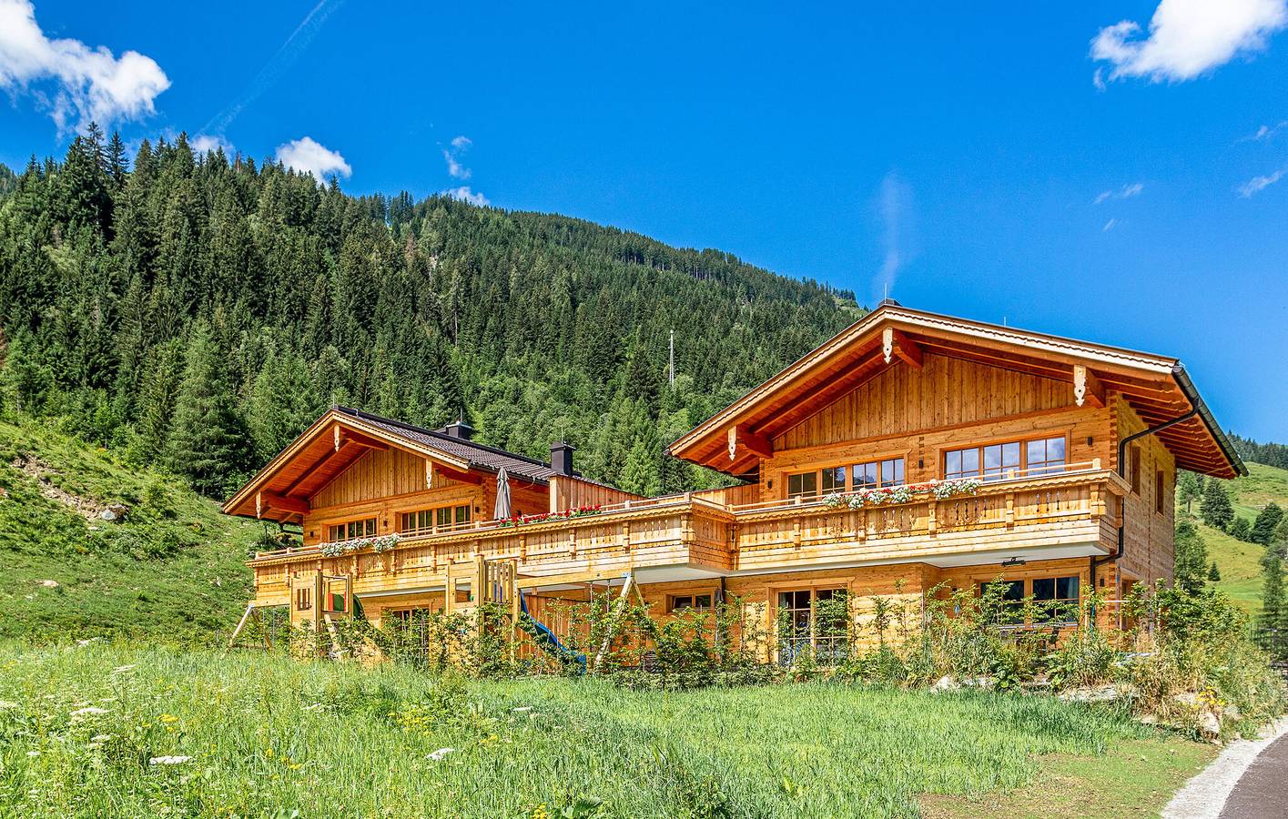 Apartment mit Bergblick, Sauna und Whirlpool im Freien, 200 m vom Fluss entfernt in Großarl, Ski Amadé