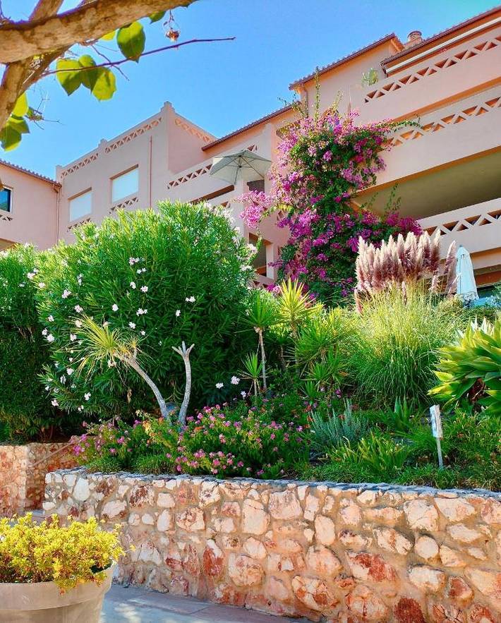 Aparthotel para 4 pessoas, com piscina e vista e ainda jardim em Lagos