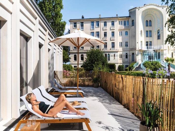 Gîte pour 2 personnes, avec piscine et terrasse, adapté aux familles dans Plage de Morgat - 2