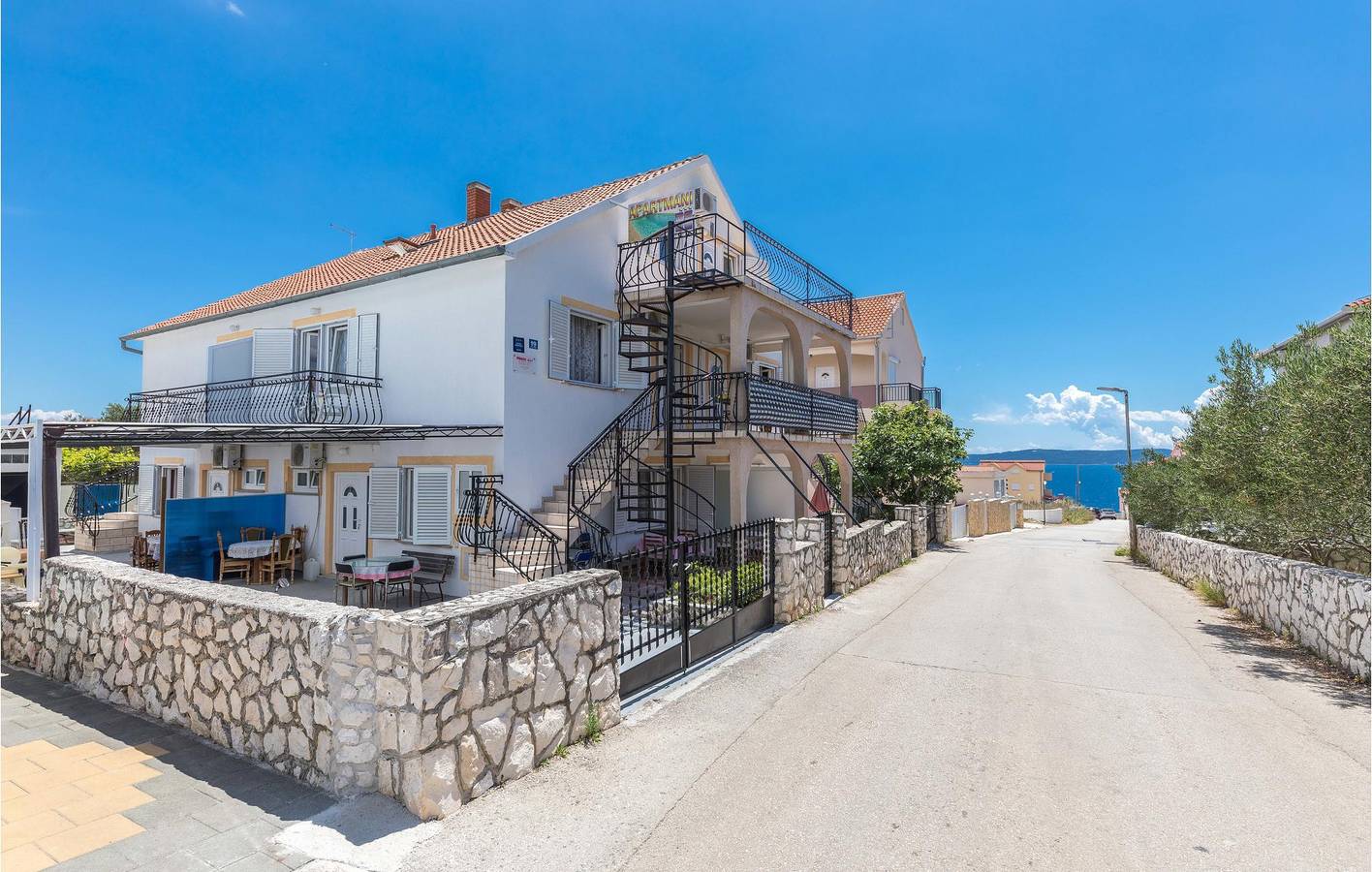 Ganze Ferienwohnung, Gemütliche Ferienwohnung mit Pool und Terrasse, 500 m vom Strand Uvala Bočići entfernt in Okrug Gornji, Ciovo