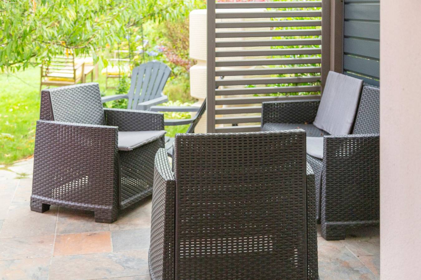 Studio entier, Studio L'Eclose - Ty Du avec terrasse privée, jardin partagé et Wi-Fi - Accueil Vélo et proche Gr34 in Guilvinec, Région de Quimper
