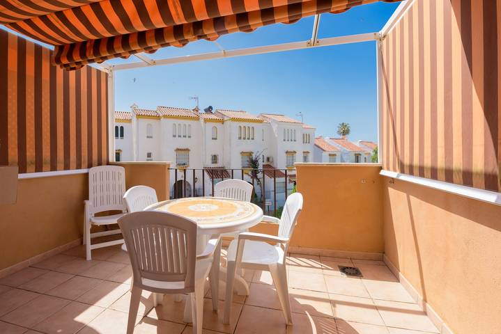 Ganze Wohnung, Ferienwohnung 'Marina 122' mit Gemeinschaftspool, Wi-Fi und Klimaanlage in Playa Ancha, Casares