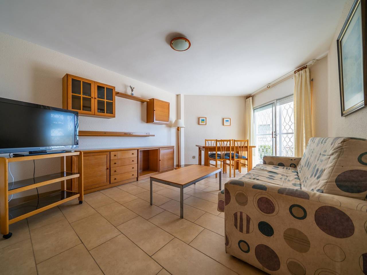 Entire apartment, Seaside Ground Floor Apartment with Pool, Wifi, Parking - 2 Bedrooms, Terrace with Ocean View in Torredembarra, Costa Dorada