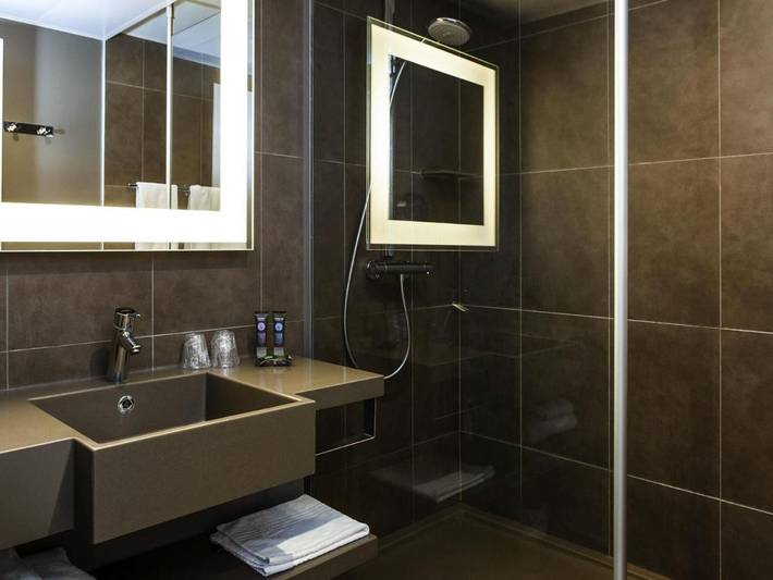 Hôtel pour 2 personnes, avec jacuzzi et piscine ainsi que jardin et sauna, animaux acceptés à Magny-les-Hameaux - 3