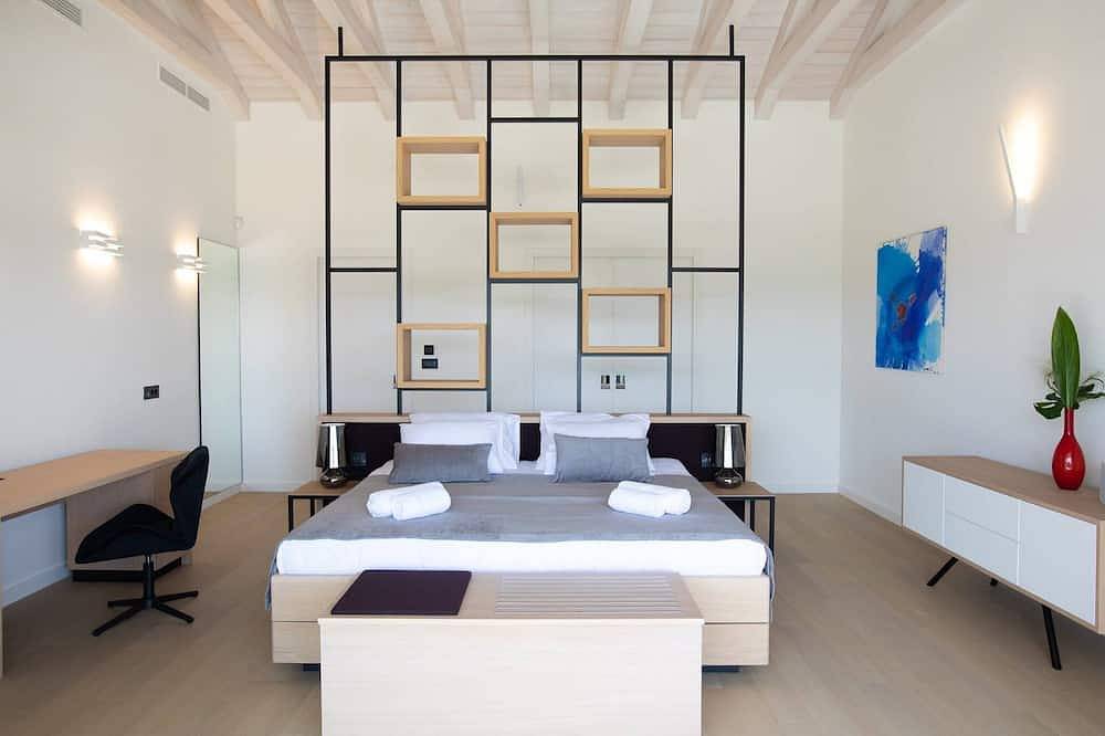 Villa Jadranka | Seafront | Heated Infinity Pool | Short Walk to Cavtat in Cavtat, Cavtat (Dalmatia)