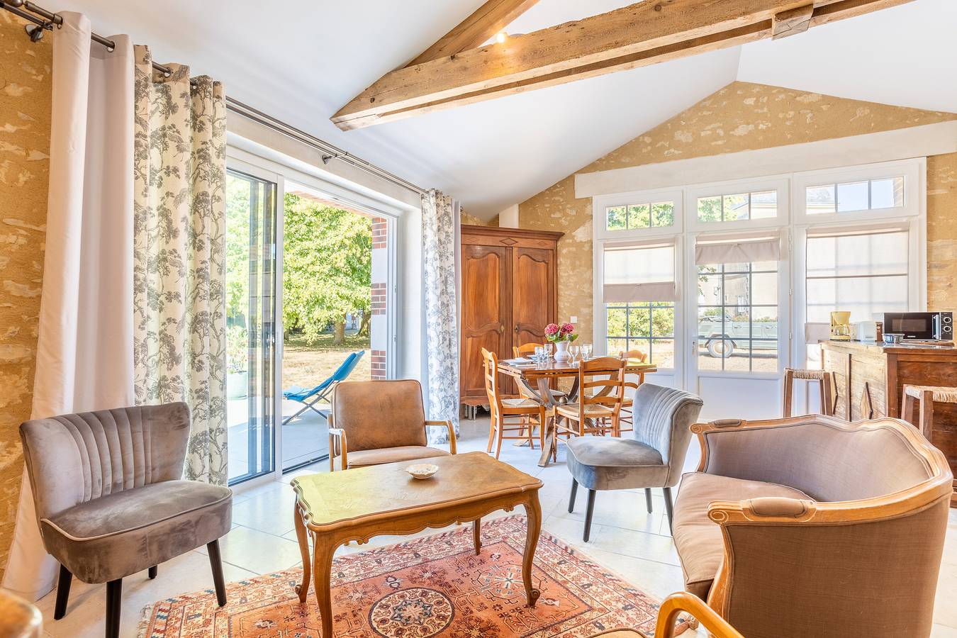 Gîte 'La Longère Proche Du Puy Du Fou' avec Terrasse Privée, Jardin Commun et Wi-Fi in Sainte-Cécile (Vendée), Région de La Roche-sur-Yon