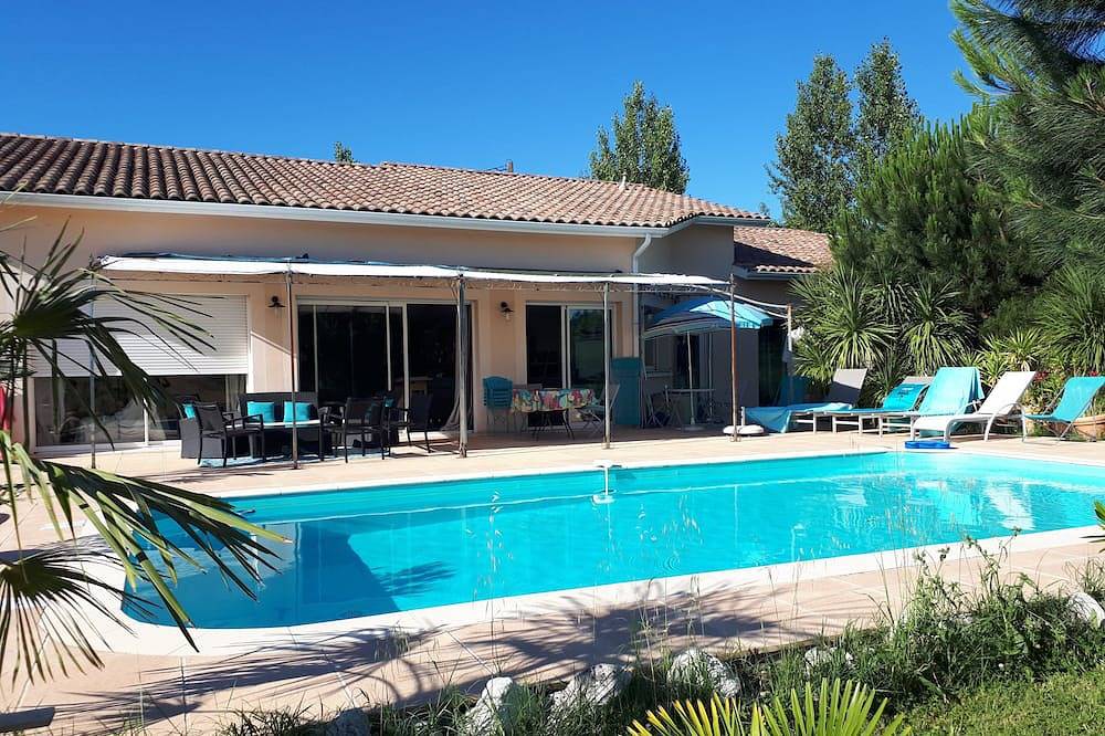 Villa 8_12 pers, vue panor vallée Garonne , sans vis a vis  calme piscine privée in Virazeil, Région de Marmande
