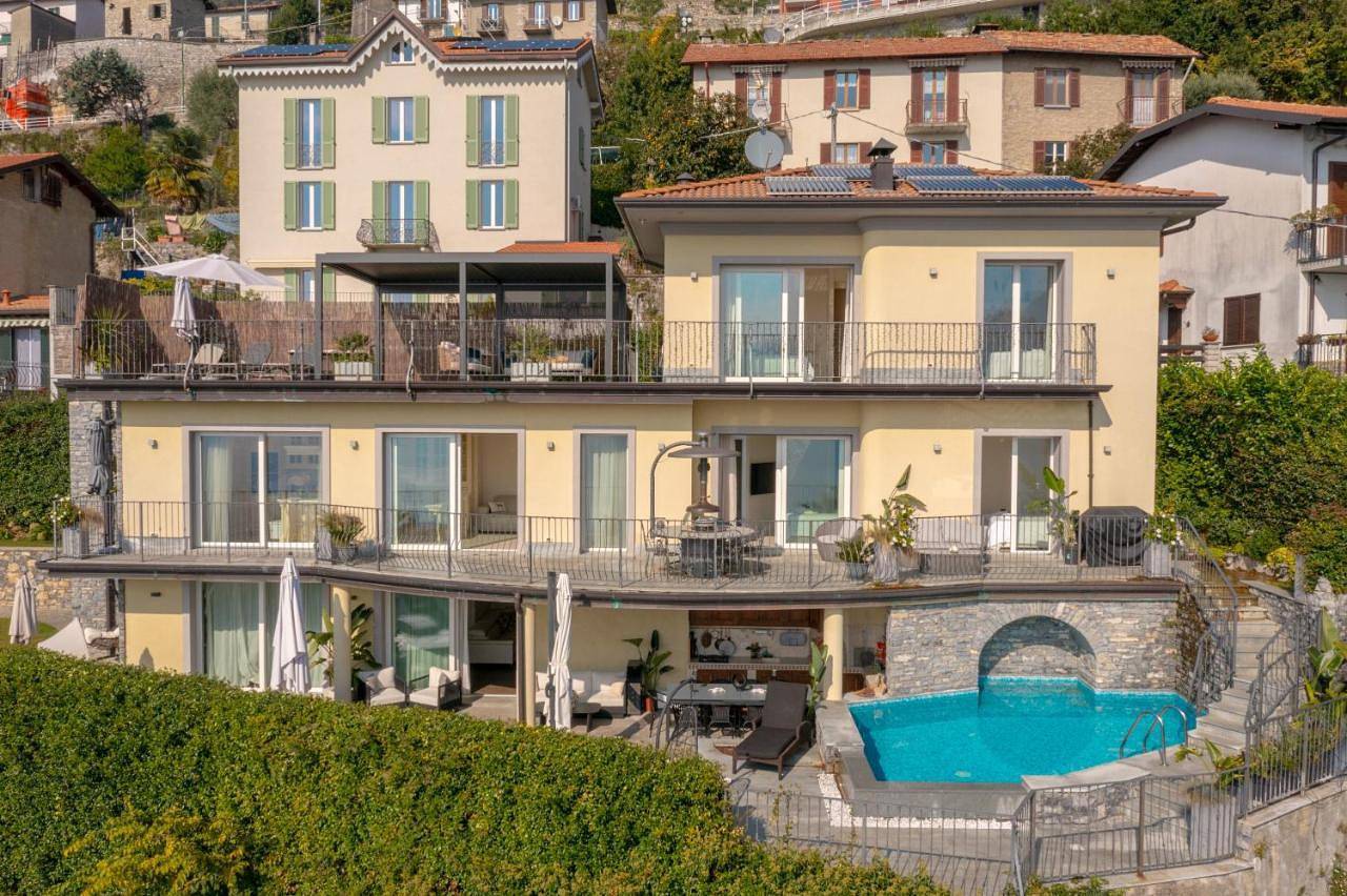 Villa Kirivangio with Pool & Spa in Rovenna, Cernobbio
