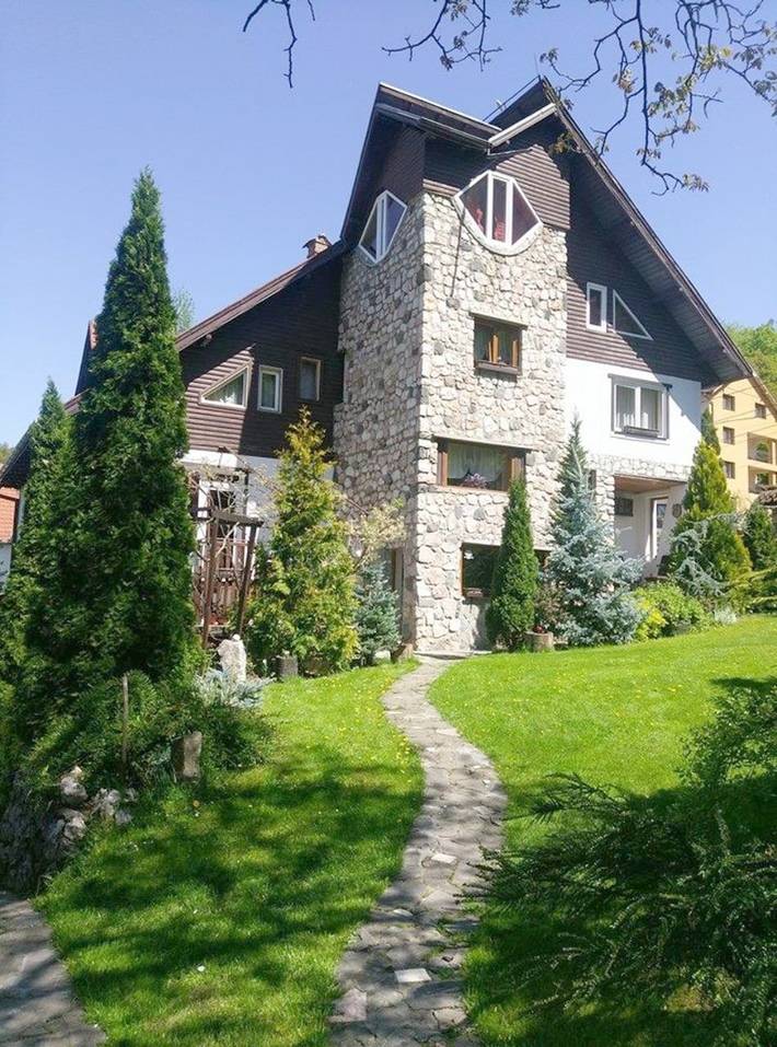 Gîte pour 3 personnes, avec jardin ainsi que vue et terrasse dans Poiana Brasov - Brasov