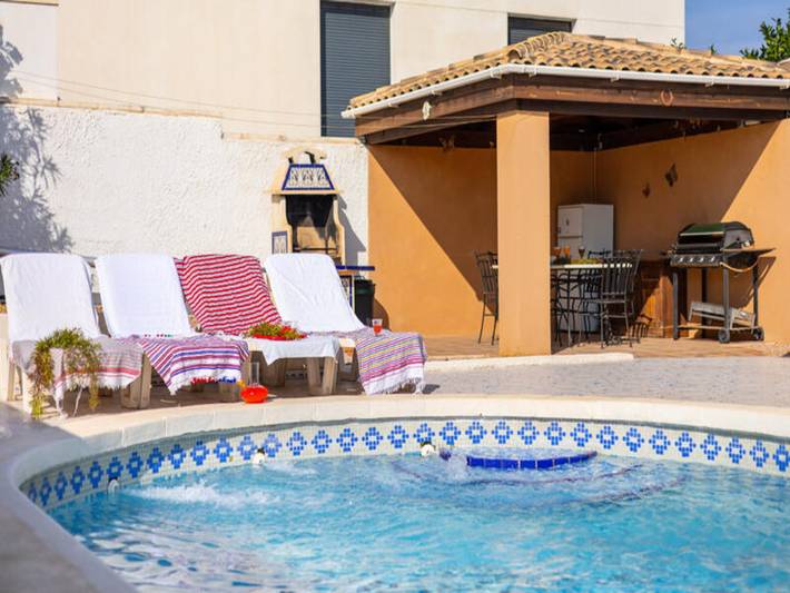 Gîte pour 6 personnes, avec balcon ainsi que piscine et jardin, adapté aux familles dans Formentera De Segura - 4