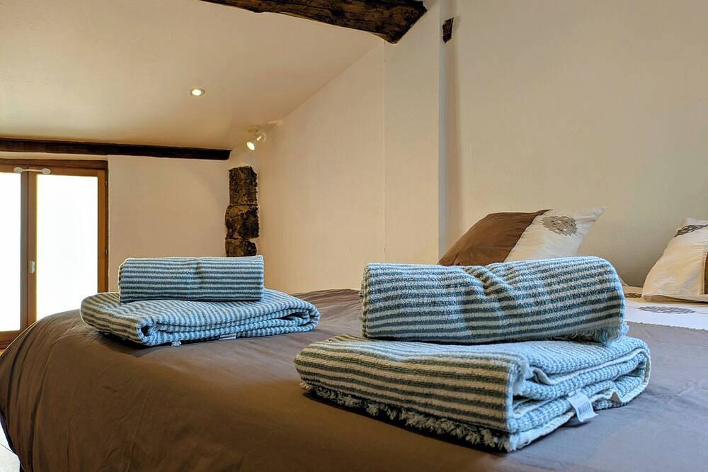Charming stone house with terrace & barbecue, near valence in Montélier, Valence region