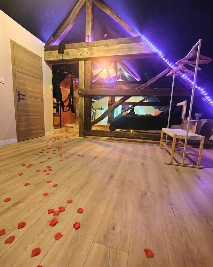 Location de vacances pour 2 personnes, avec vue ainsi que piscine et jardin à Aiserey