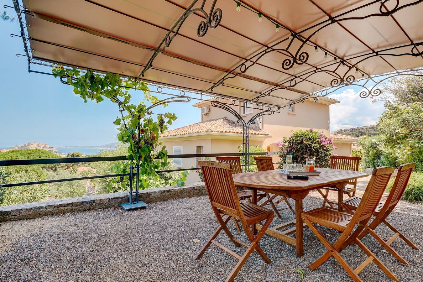 Villa Hestia Calvi - Maison climatisée avec piscine in Calvi, Calvi e dintorni